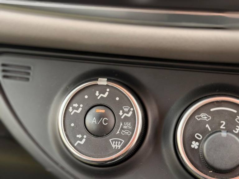 2015 Toyota Yaris 1.4 D-4D Icon Euro 6 5dr Hatchback Diesel Manual