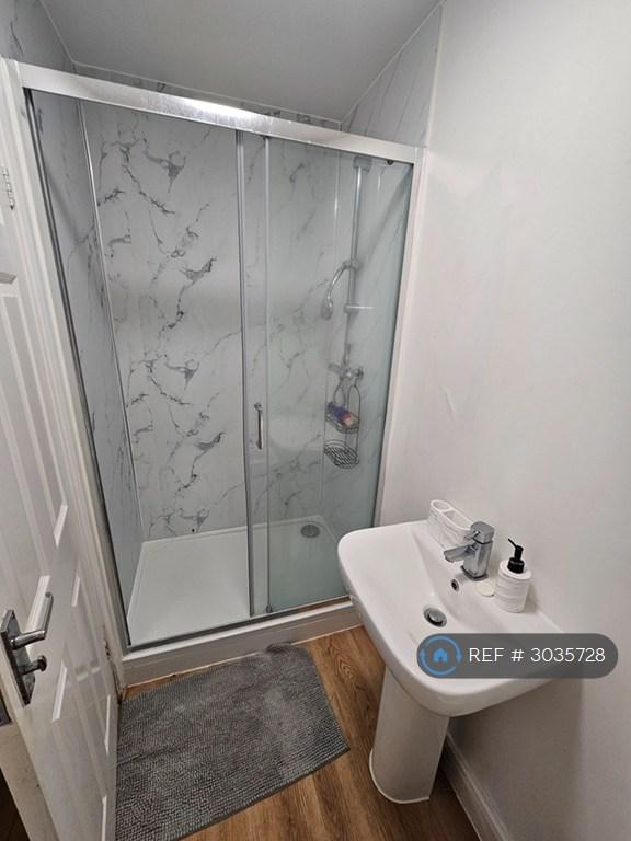 1 bedroom in Hampden Way, London, N14 (#3035728)