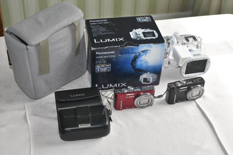 Great Value DMW-MCTZ20  underwater housing & 2 nr Panasonic Lumix TZ 20 cameras with accessories