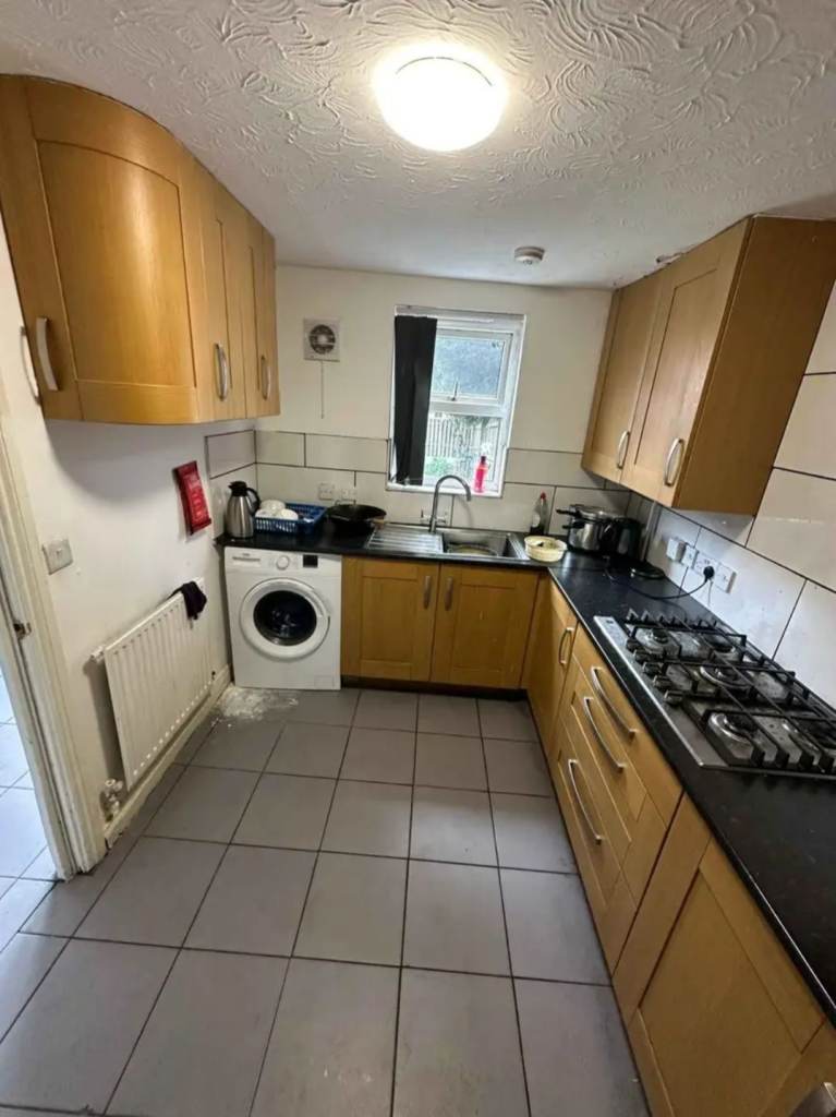 Rooms/uc/esa/pip/ensuite rooms available to rent 