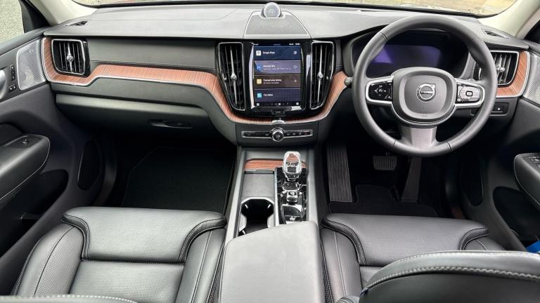 2024 Volvo XC60 Recharge Ultimate, T8 AWD Plug-in hybrid, Electric/Petrol, Bright ESTATE Petrol/E...