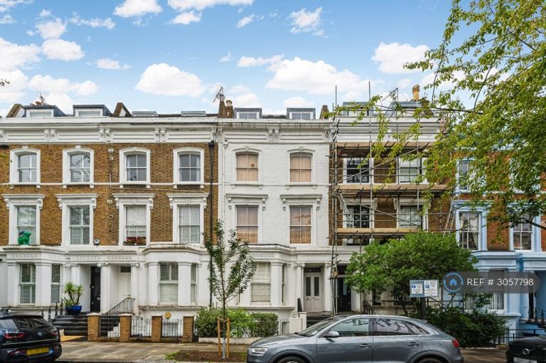 3 bedroom flat in Chesterton Road, London, W10 (3 bed) (#3057798)