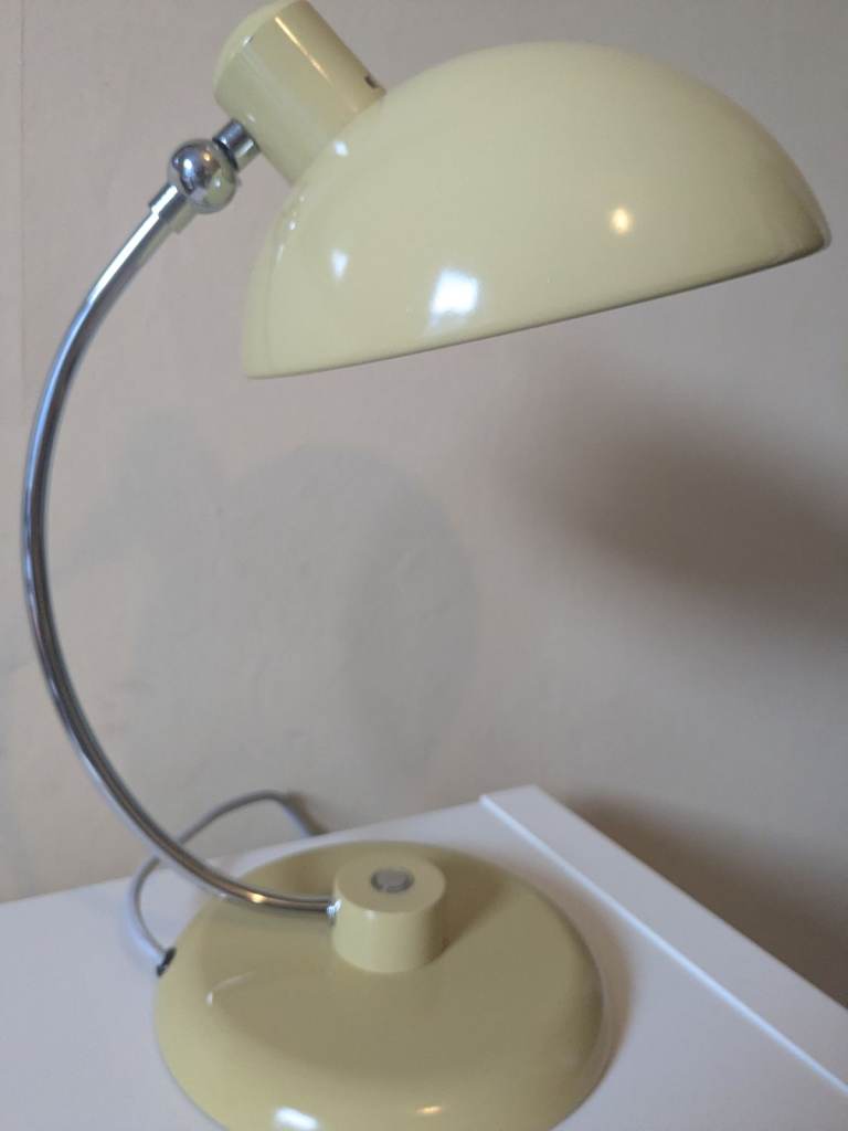 Cream Metal Desk Lamp – Good Condition