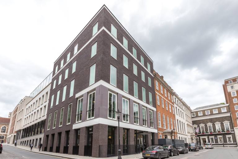 London - SW1Y 4JU \ Private Office for 2 Workstations