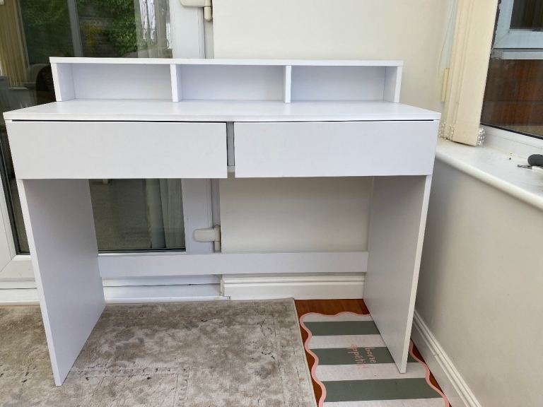 Dressing table 