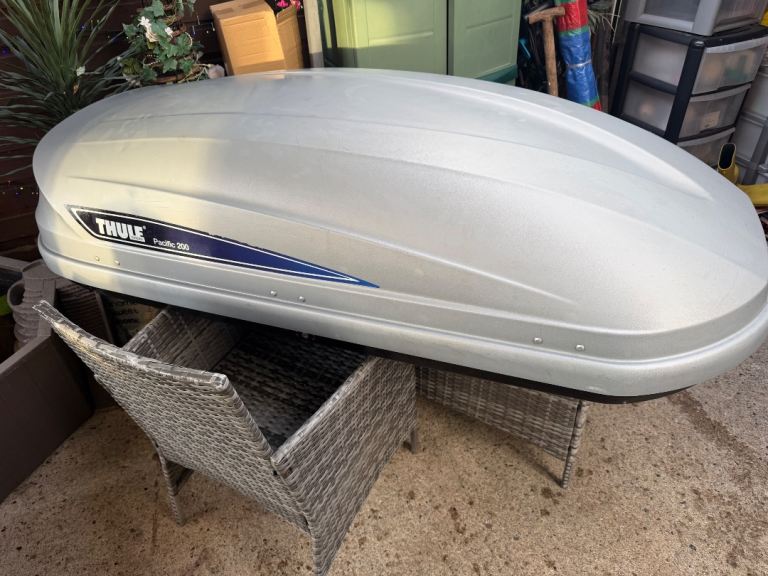 Thule pacific 200 car roof box 
