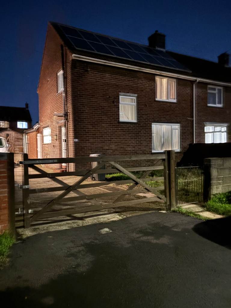 A fully furnished double bedroom in BS10 6 area