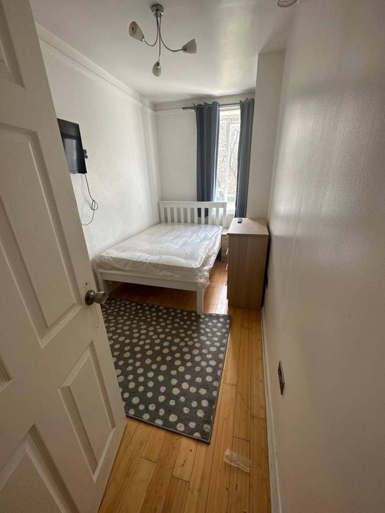 Spacious and Cosy Double Rooms for Rent in - SW18 2AQ