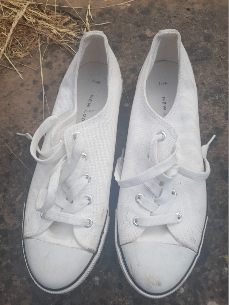 image for White Deck Shoes Size 7