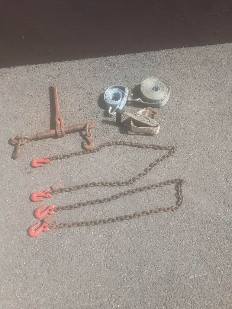 Lifting or towing chains 