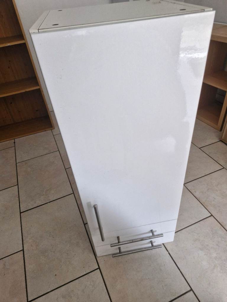 White wall unit – fair Condition