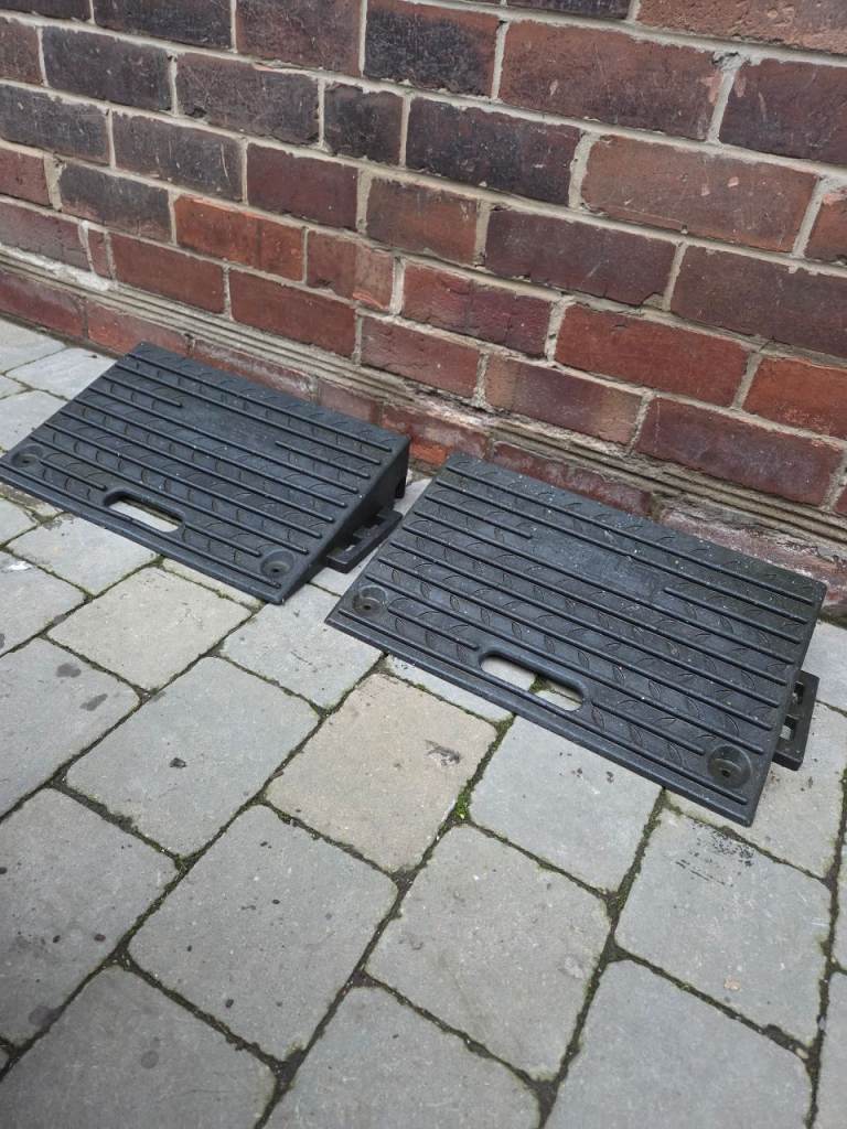 Street solutions Uk rubber kerb rams×2
