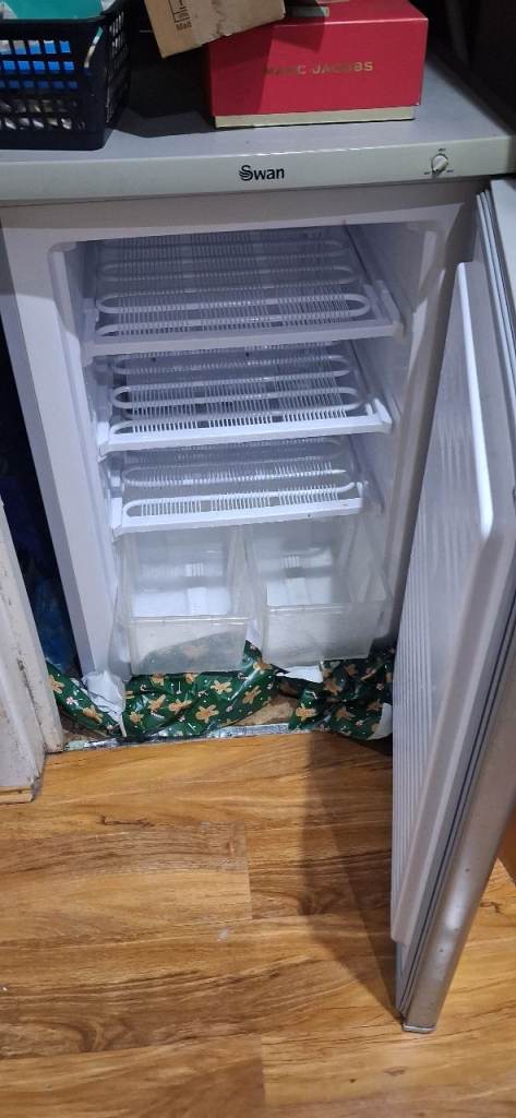 Undercounter freezer 