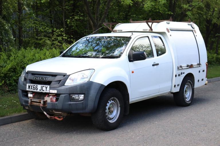 ISUZU D-MAX 4X4 KING CAB UTILITY TRUCK (2017)