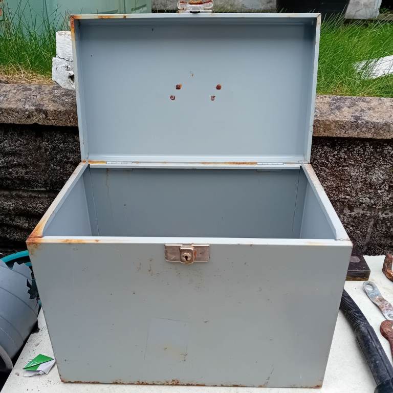 TOOLBOX AND TOOLS £20