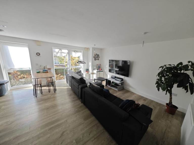 1 Ensuite Bedroom Available - Bedminster Area