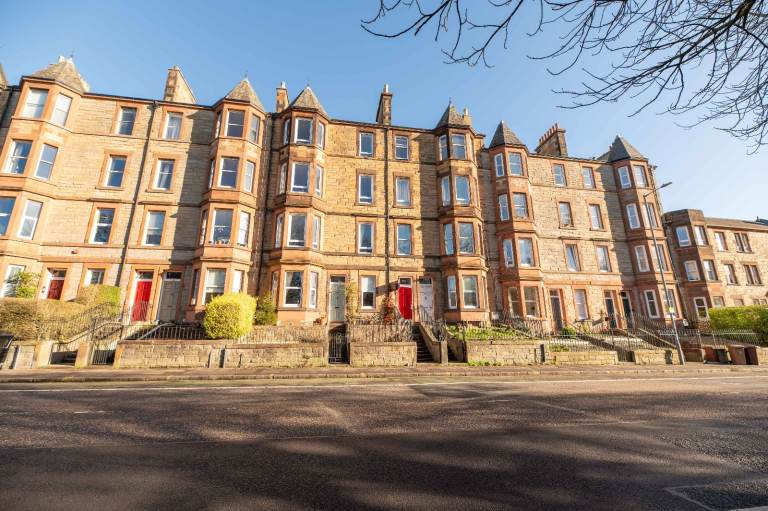 Attractive, 3 bedroom, 1st floor HMO property on Dalkeith Road – available June