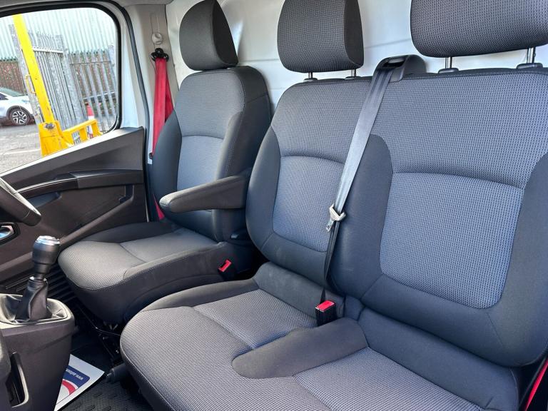 2023 73 RENAULT TRUCKS UK TRAFIC dCi 150 3T LWB L2 H1 Van Red Edition