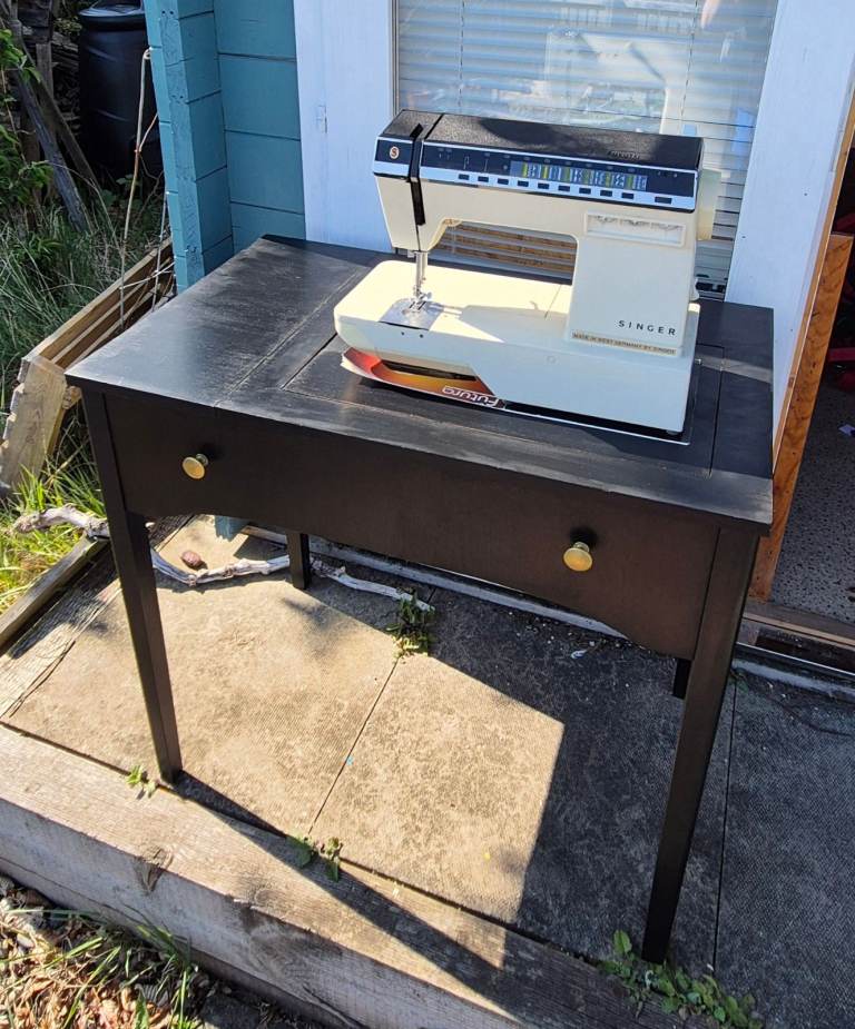 Sewing machine table