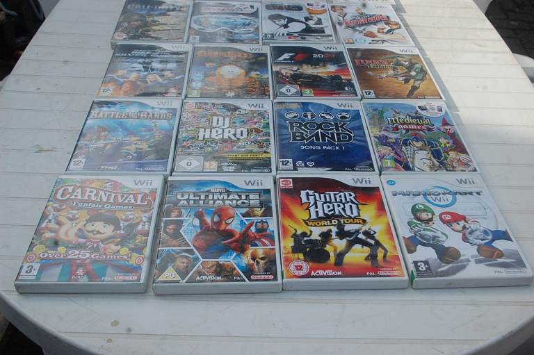 Nintendo Wii Console with 25 games with 4 controlles+more