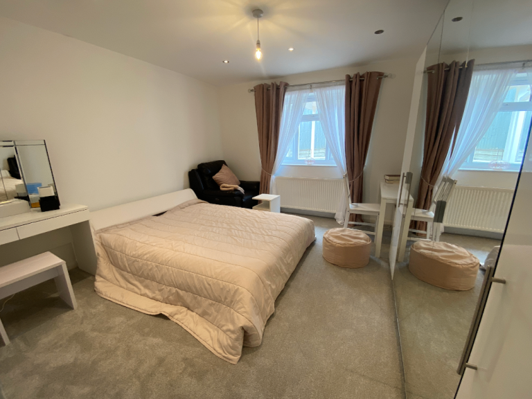 MK5 DOUBLE ROOM AVAILABLE BILLS INCL FEMALE PREFERRED