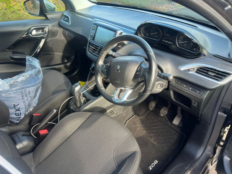 PEUGEOT 208 ALLURE PREMIUM 2019 ONLY  45K MILES  WITH EXCELLENT CONDITION 
