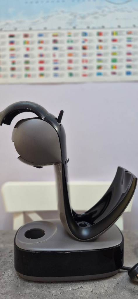 Dolce Gusto De'Longhi Infinissima Coffee Machine + reusable cups & extras