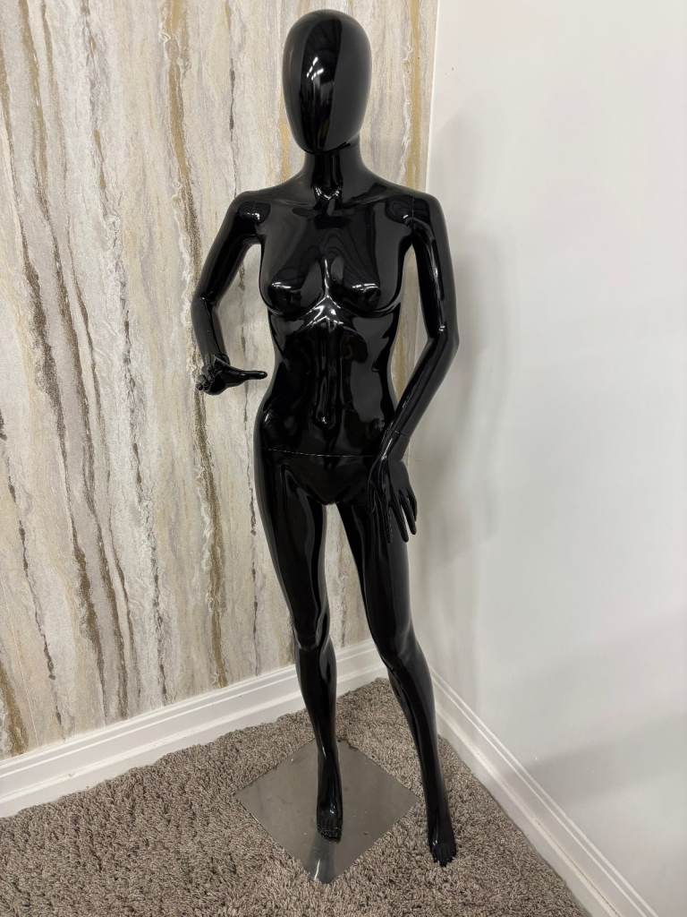 5 Various Positioned Black Gloss Mannequins 