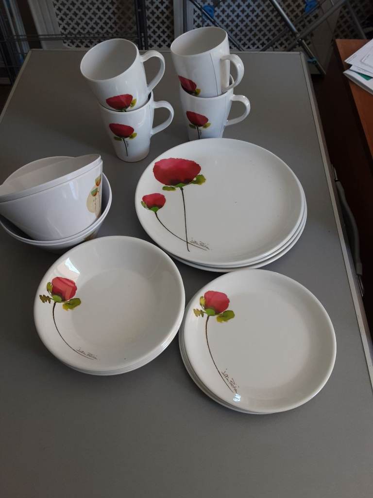 Four mugs, four dinner plates, four side plates and four dishes plus four deep bowls