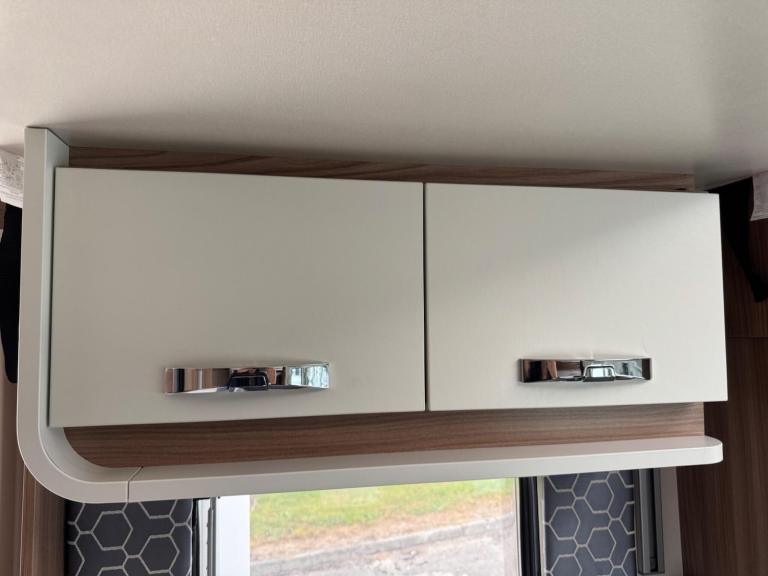 SWIFT ESCAPE 695 - 2017