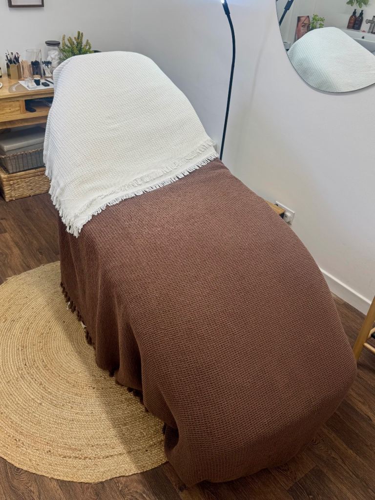 REM Electric Beauty/Treatment bed