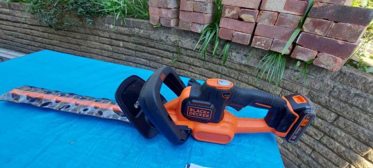Black & Decker Hedge Trimmer Power Command