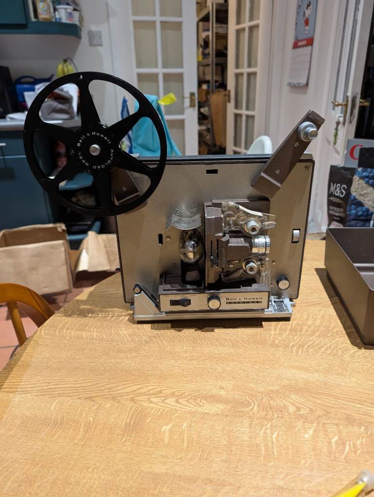 Bell and Howell 356X Super 8 Projector in good working order Needs new bulb 