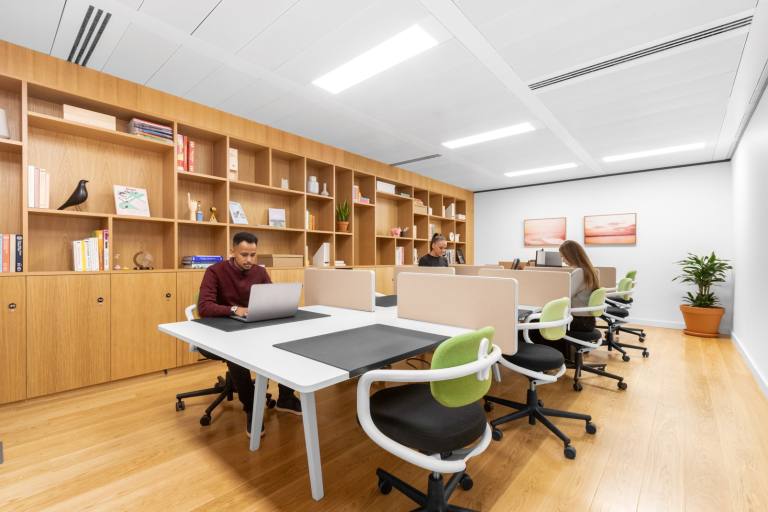 London - W5 5SL \ Shared Workspace for Rent with Hot Desks Available