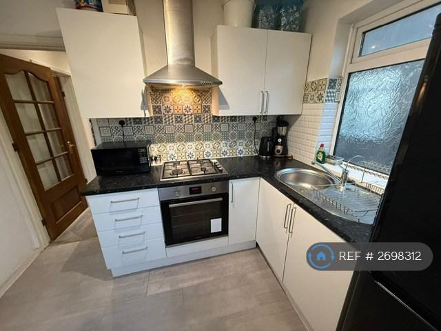 2 bedroom flat in Low Hall Lane, London, E17 (2 bed) (#2698312)