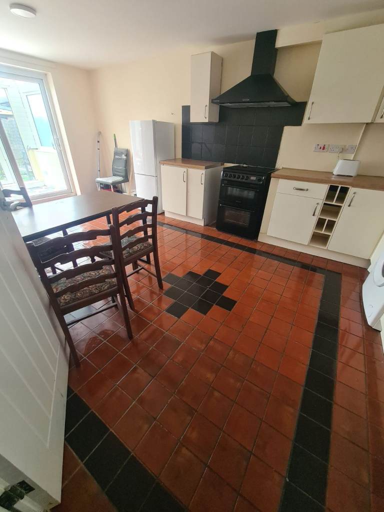 Rooms Available in Supported Accommodation Near The Fort Shopping Centre (B36)