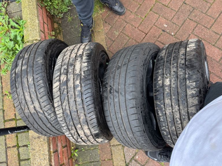 Ford ST alloys 18inch with four new tires 