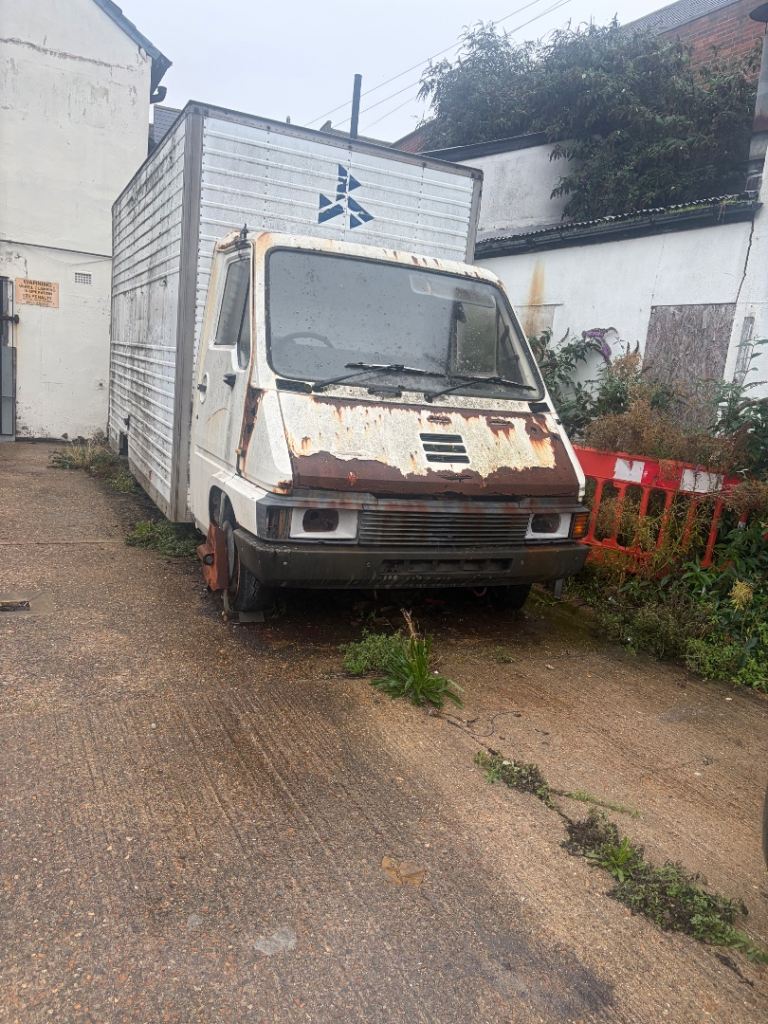 Renault, 1986, 2445 (cc) master box van non runner 