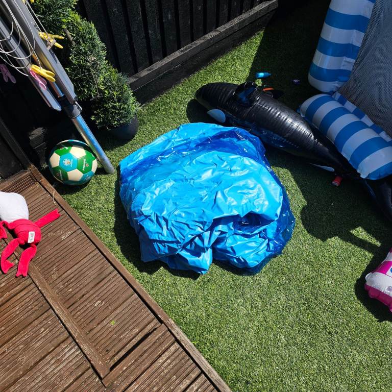 Inflatable kids pool. Perfect for infants and baby pool