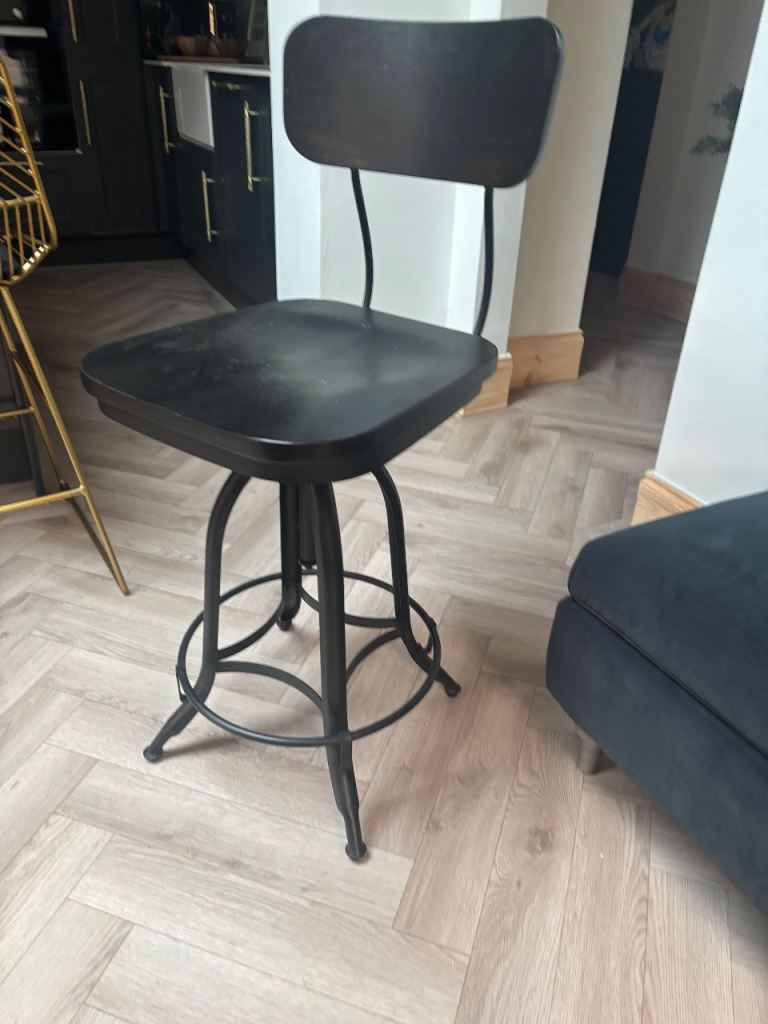 Bar stool 