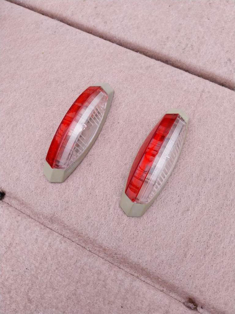 Caravan top marker lights