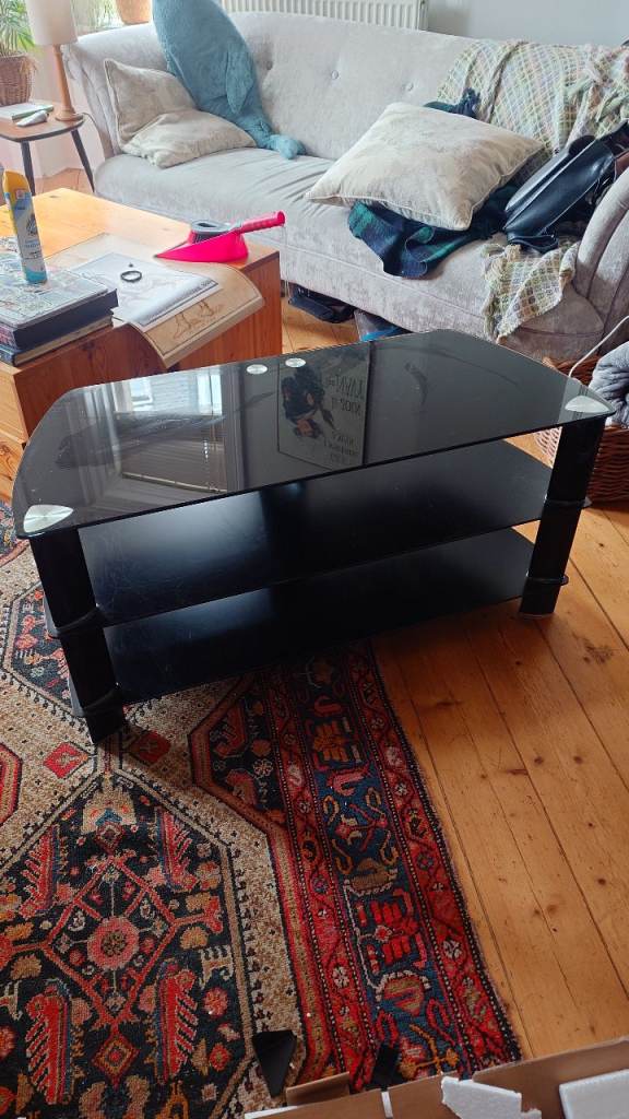 FREE - TV stand - Excellent condition 