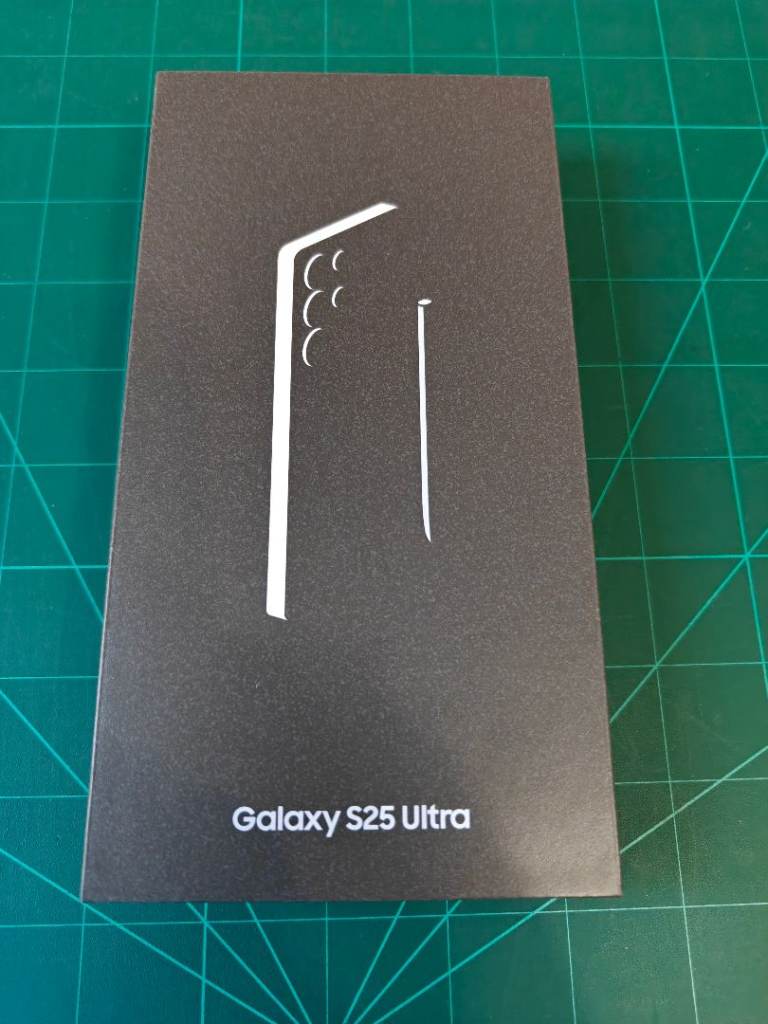 Samsung Galaxy S25 Ultra 256GB Dual SIM Titanium Black Brand New with full warranty