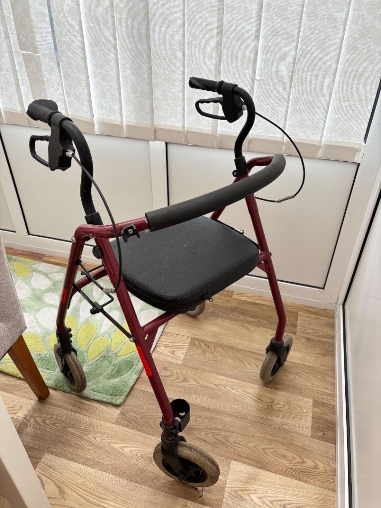 Red Mobility Walker with Seat and Brakes – Good Condition. Zimmer frame. 