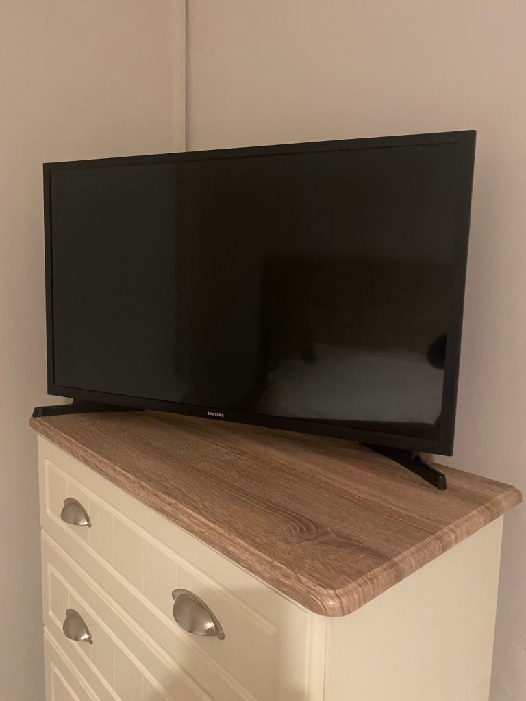 32 inch Samsung smart tv . 