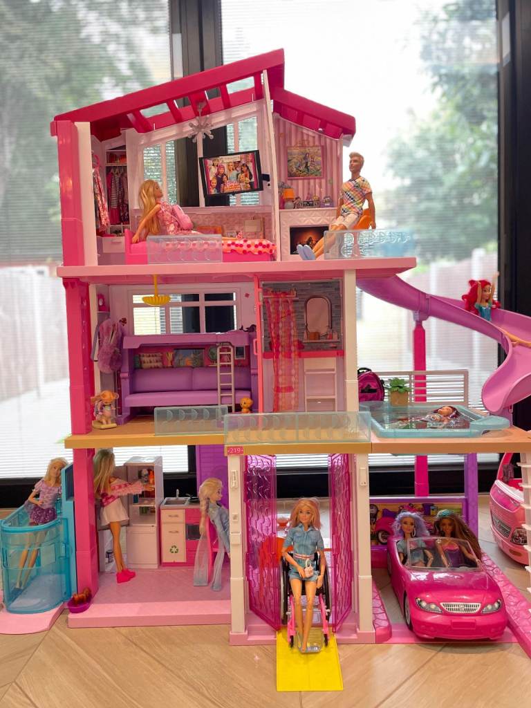 Barbie Three-Story Dream House - Dream Camper Van - Convertible Car and Dolls