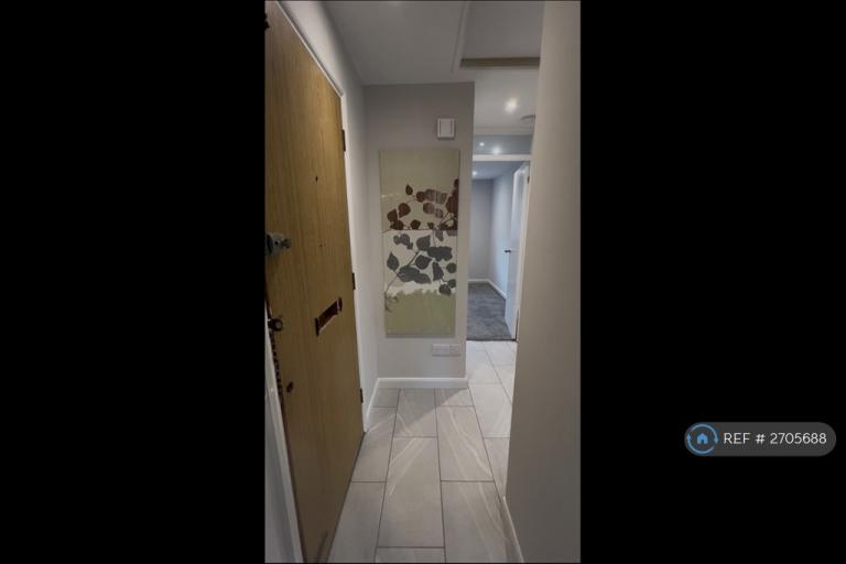 1 bedroom flat in Badgers Dene, Grays, RM17 (1 bed) (#2705688)