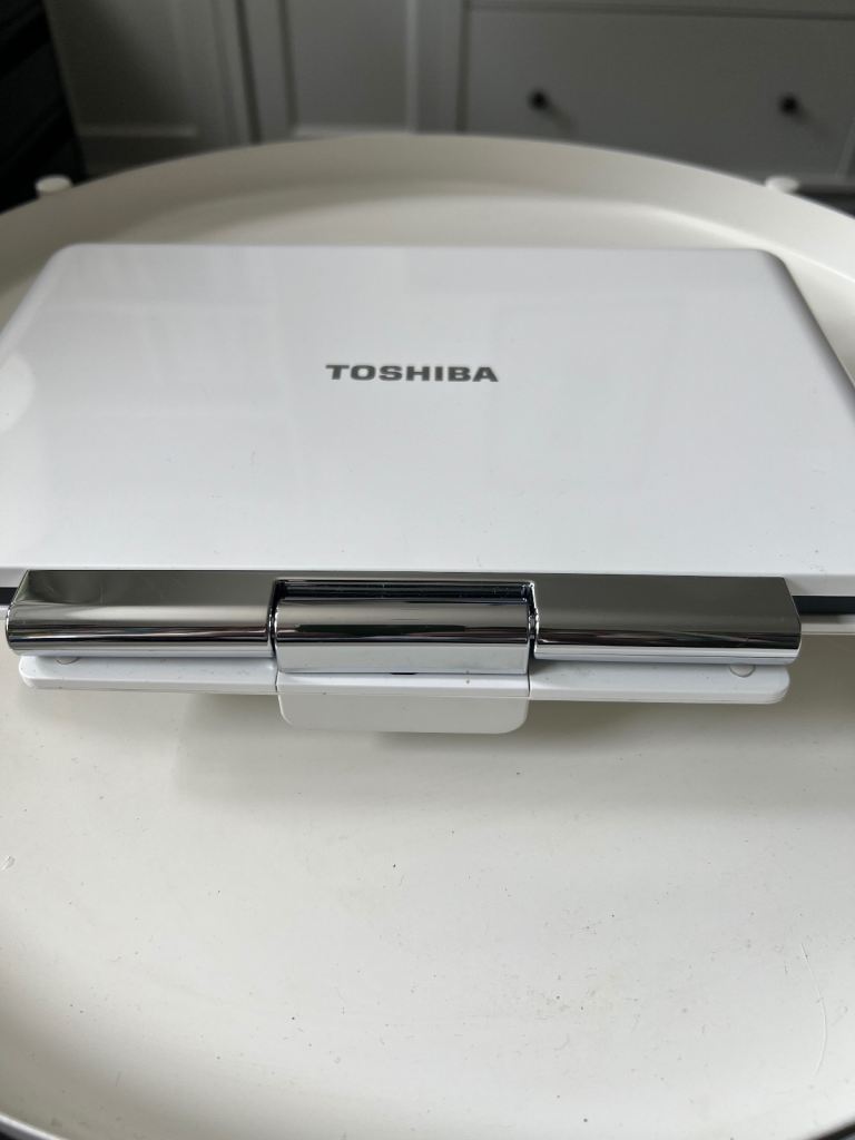 Toshiba Portable DVD Player - White, NEW