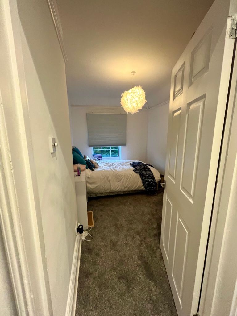 Rent 2 Double Rooms - close to Cuffley Station