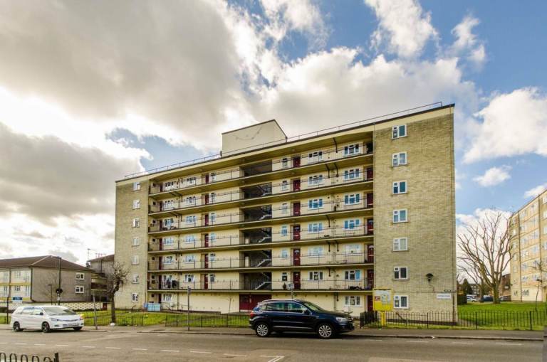 Room to rent in Wood green 5min to Wood green station